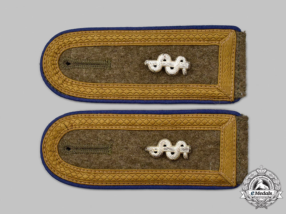 germany,_heer._a_set_of_medical_unterfeldwebel_shoulder_straps_39_m21_mnc5746