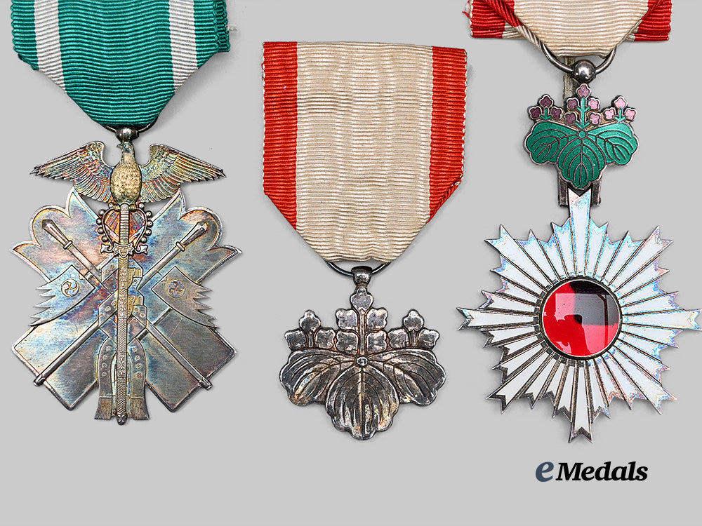 japan,_empire._a_lot_of_three_orders_e_medals__m0625-130_6