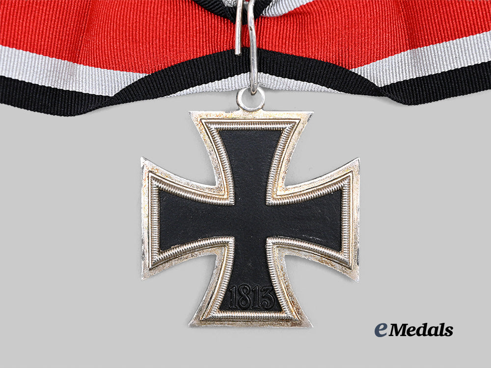 germany,_federal_republic._a_knight’s_cross_of_the_iron_cross_with_oak_leaves,1957_version_by_rudolf_souval,_c.1970_e_medals__g62640_5