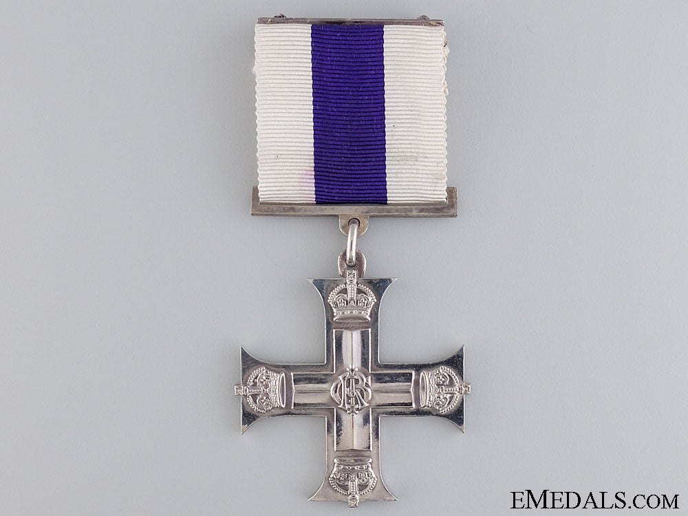 a_cased_wwi_issue_military_cross_3.jpg543d80796be74