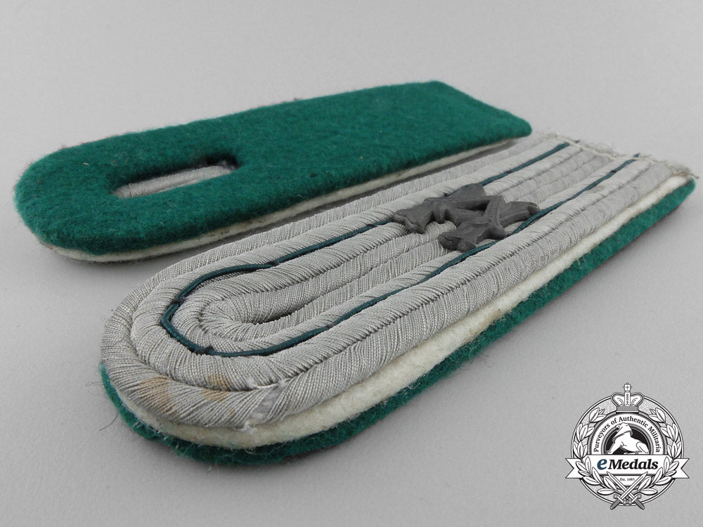an_armed_forces_paymaster_official_for_the_duration_of_the_war(_beamter_auf_kriegsdauer)_shoulder_board_pair_3_5
