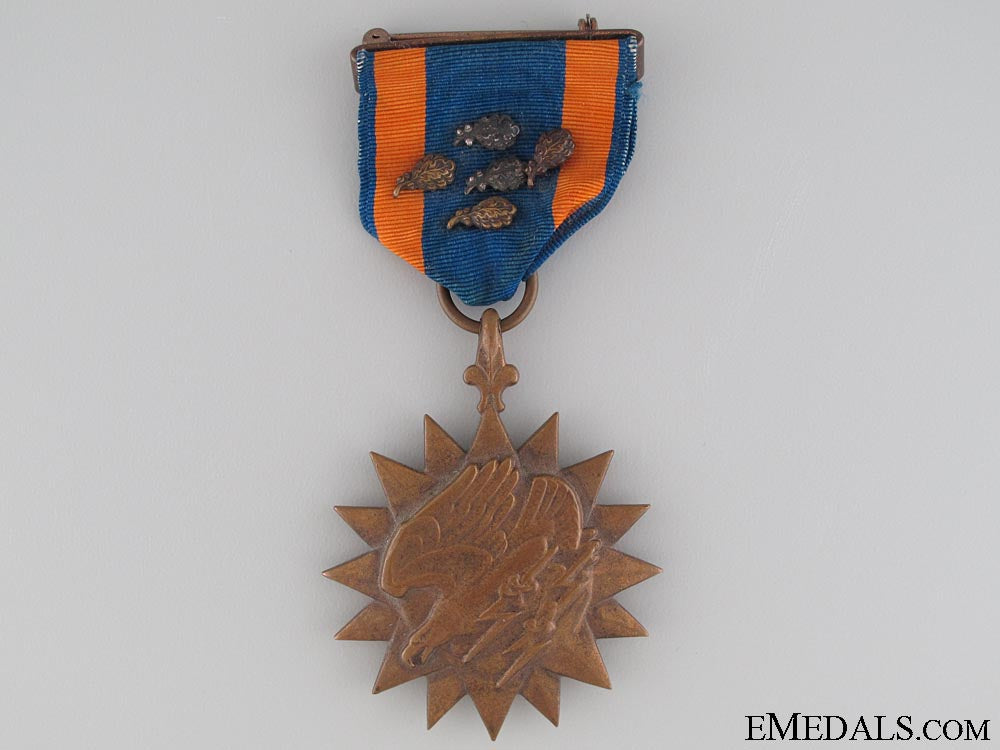 a1943_air_medal_with5_oak_leaf_clusters_to701_squadron_3.jpg531dbc420fb6c