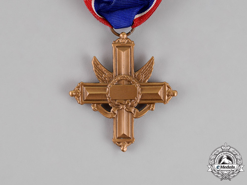 united_states._an_army_distinguished_service_cross_with_case_of_issue,_c.1950_3_8_7