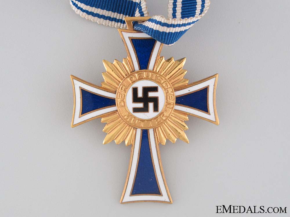 mother's_cross-_gold_grade&_cased_3.jpg52cc44d2e772f