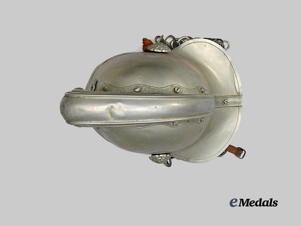 united_kingdom._a_merryweather_fire_service_helmet,_c.1900_e_medals__g_b8325_8