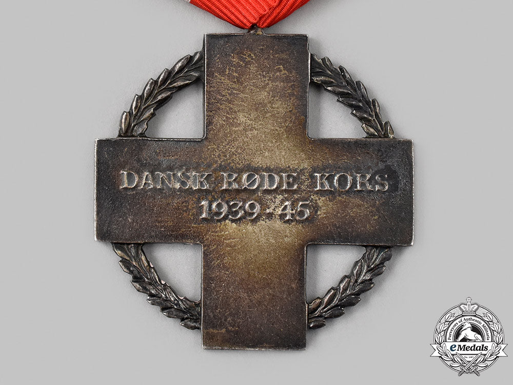 denmark,_kingdom._a_red_cross_medal_for_relief_work_during_wartime1939-1945_41_m21_mnc2355_1_1_1_1