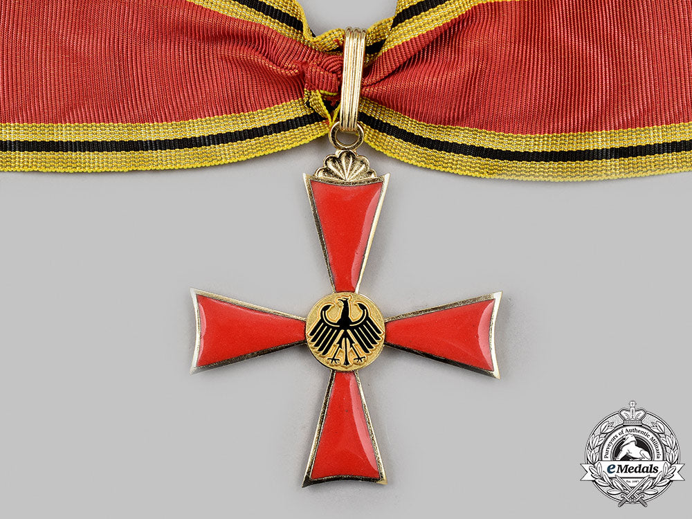 germany,_federal_republic._an_order_of_merit,_knight_commander_with_case,_by_steinhauer&_lück_41_m21_mnc4238_1
