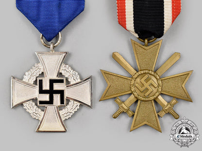 germany,_third_reich._a_pair_of_medals_42_m21_mnc6612