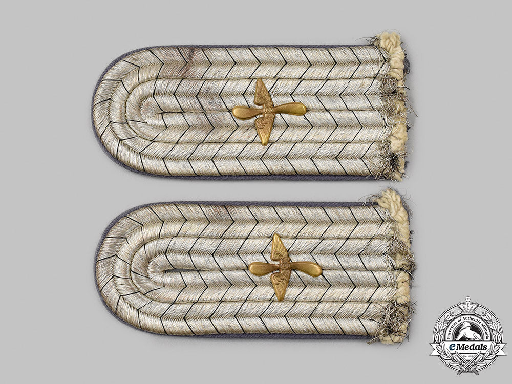 prussia,_kingdom._a_pair_of_flying_troops_leutnant_shoulder_boards_44_m21_mnc3005