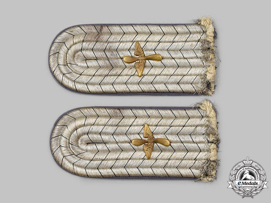 prussia,_kingdom._a_pair_of_flying_troops_leutnant_shoulder_boards_44_m21_mnc3005