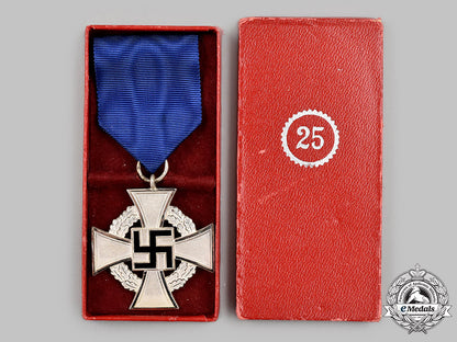 germany,_third_reich._a_pair_of_medals_44_m21_mnc6610