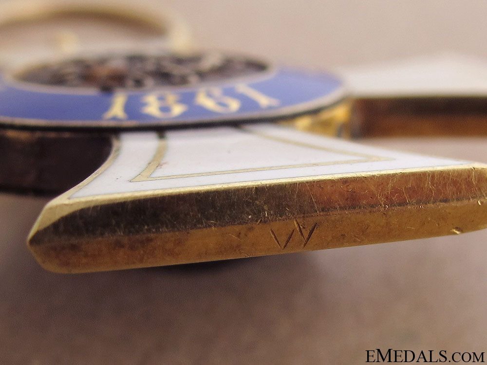 a_third_class_order_of_the_crown_by_wagner_45.jpg51a797464a641