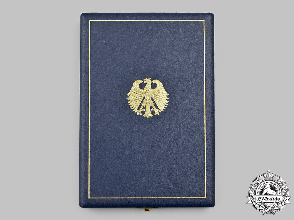 germany,_federal_republic._an_order_of_merit,_knight_commander_with_case,_by_steinhauer&_lück_46_m21_mnc4223_1