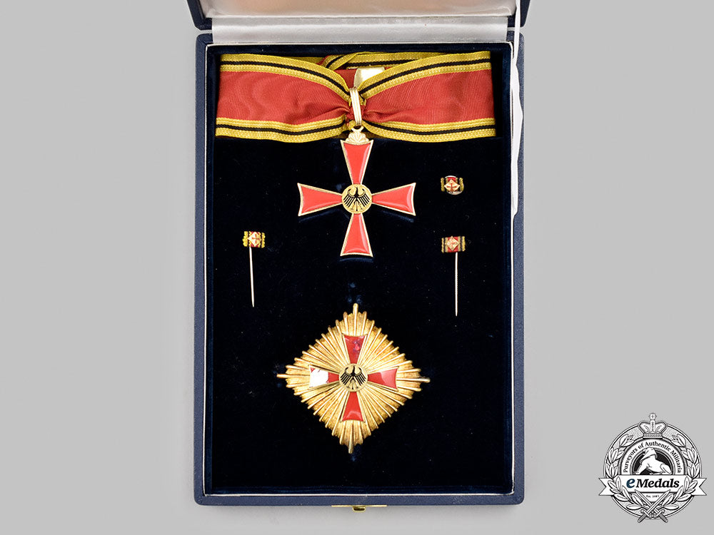 germany,_federal_republic._an_order_of_merit,_knight_commander_with_case,_by_steinhauer&_lück_47_m21_mnc4225_1