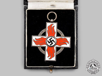 germany,_third_reich._a_fire_brigade_honour_badge,_ii_class,_with_case_48_m21_mnc5050