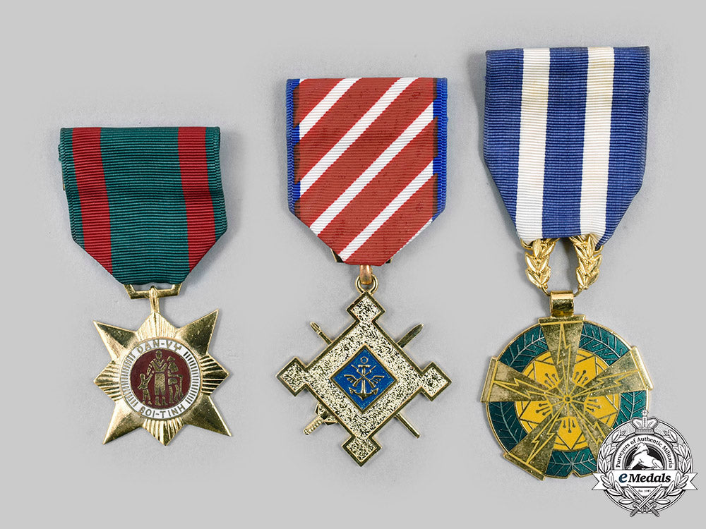 vietnam,_republic(_south)._a_lot_of_three_medals_c20137_mnc3649_1