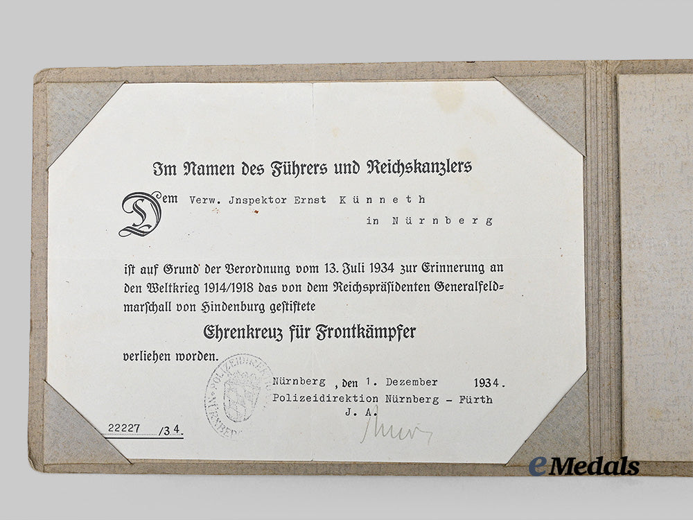 germany,_third_reich._a_pair_of_honour_crosses_of_the_world_war1914/1918_for_combatants,_with_award_documents_and_commemorative_binders_e_medals__g62740_5