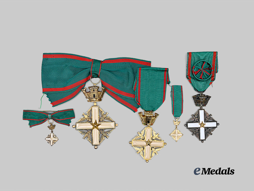 italy,_republic._three_orders_of_merit_of_the_italian_republic,_dame,_officer_and_knight_e_medals__m0625-127_8