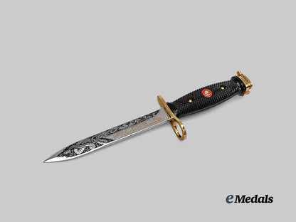 united_states._a_u._s_marines_vietnam_commemorative_bayonet_of_honour,_in_case_e_medals__w8471_7