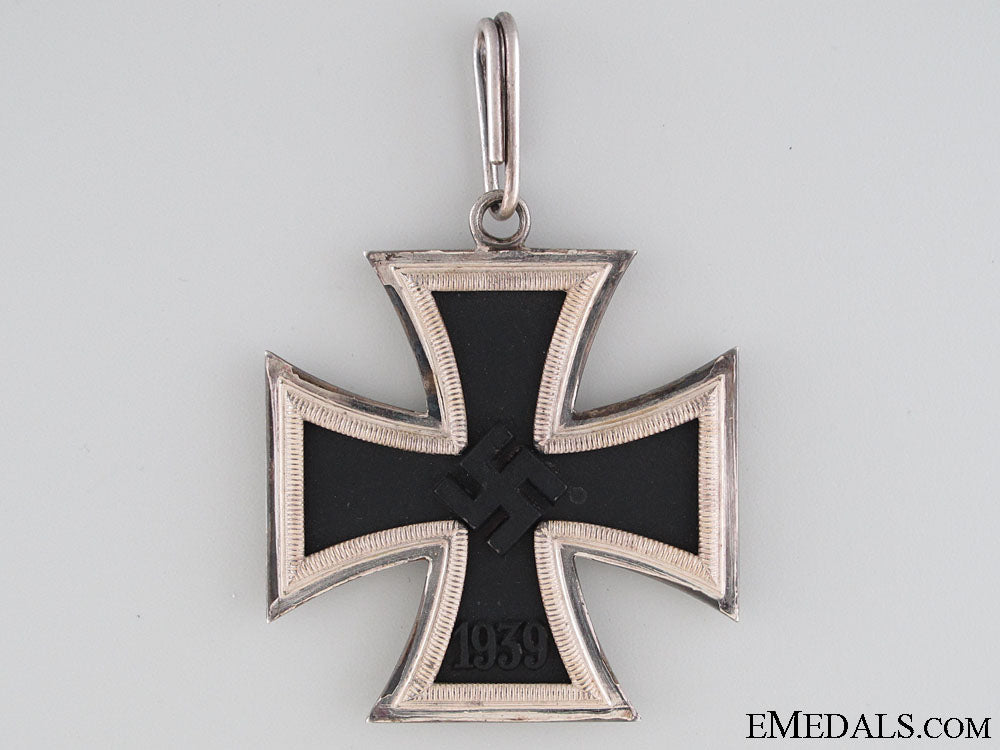 a_mint_knight's_cross_of_the_iron_cross_by_s&_l_4.jpg52cee4dc1b949