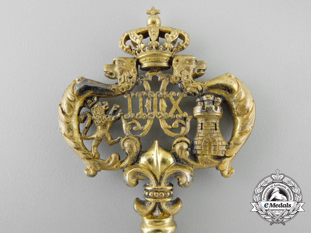 a_king_alfonso_xiii_court/_privy_chamber_key,_cased_4_1