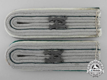 germany._an_army_administration_oberleutnant's_shoulder_board_pair_4_4