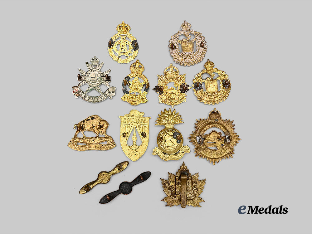 canada,_commonwealth._a_lot_of_thirteen_second_war_cap_badges_e_medals__m0473-60_3