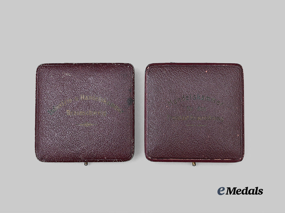 germany,_weimar_republic._a_pair_of_free_city_of_braunschweig_chamber_of_commerce_long_service_medals,_with_cases_e_medals__g62540_2