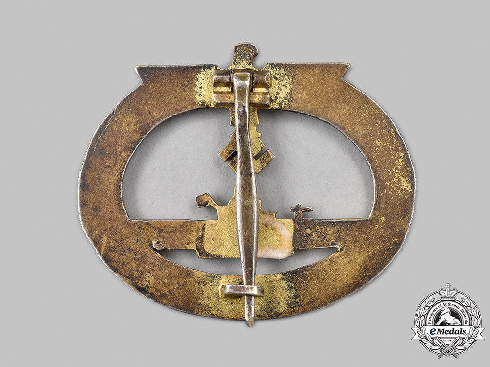 germany,_kriegsmarine._a_u-_boat_war_badge,_by_b.h._mayer_52_m21_mnc5859