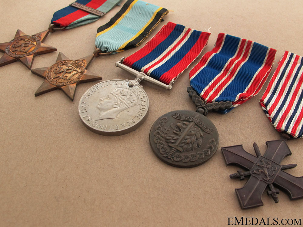united_kingdom._an_emotive_battle_of_britain_group_to_f/_o_machacek_caf_54.jpg5106d4acb8d47