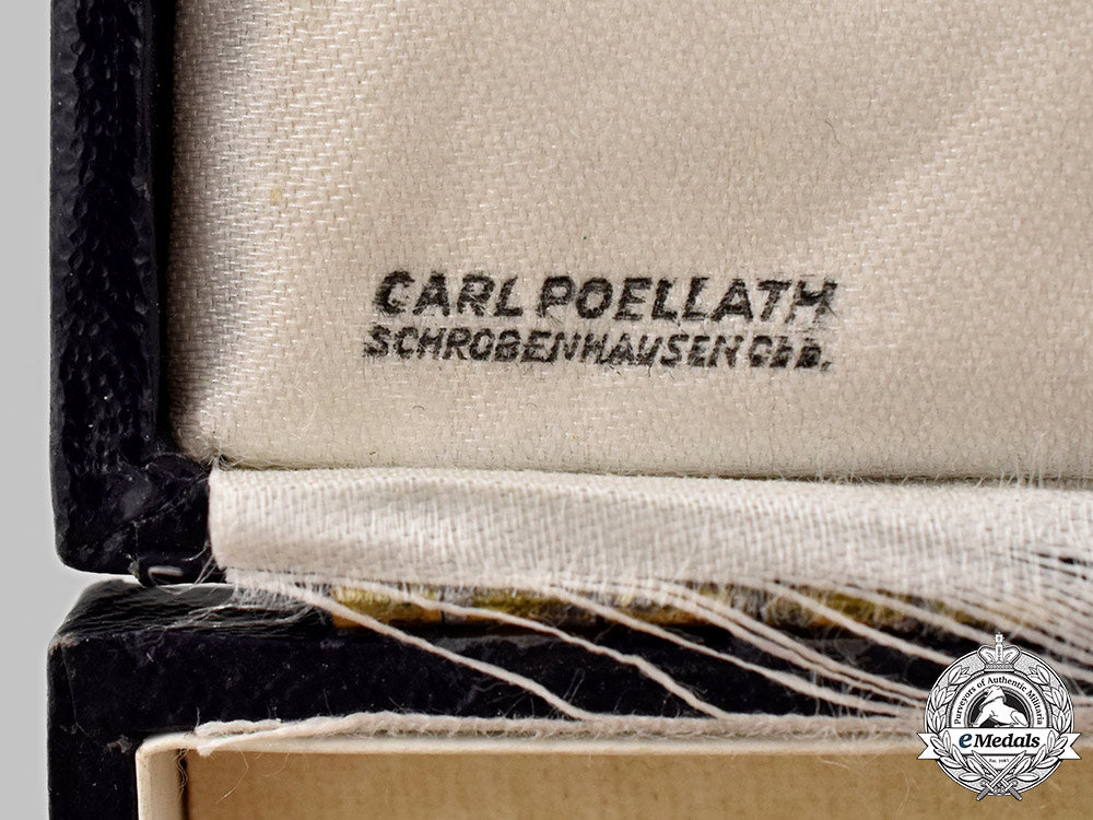 germany,_third_reich._an_honour_cross_of_the_german_mother,_gold_grade_with_case,_by_carl_poellath_54_m21_mnc2705