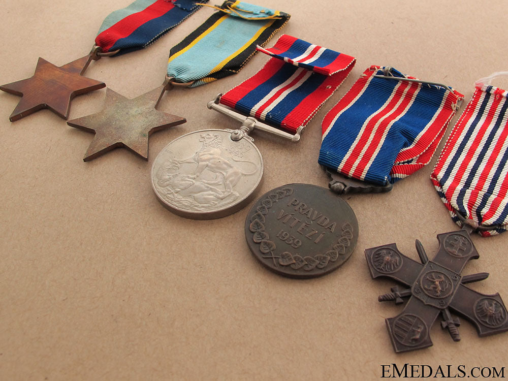 united_kingdom._an_emotive_battle_of_britain_group_to_f/_o_machacek_caf_55.jpg5106d4b325540