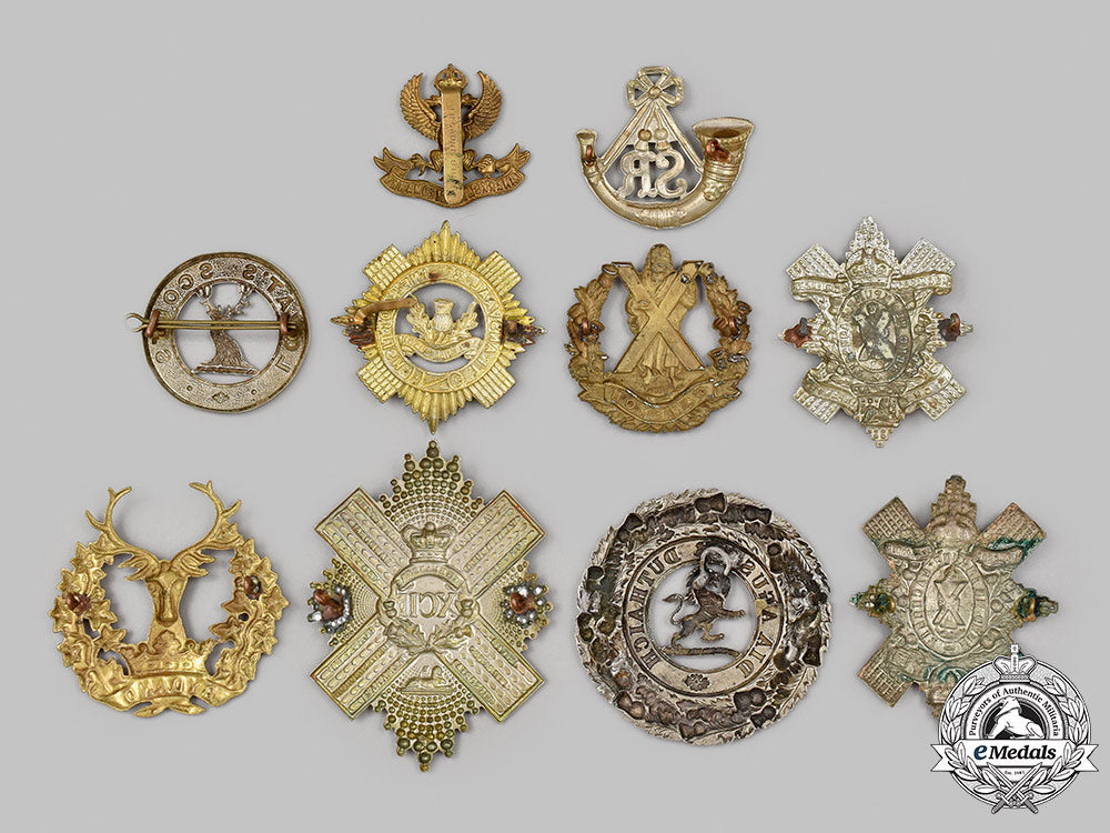 united_kingdom._a_lot_of_ten_cap/_glengarry/_helmet_badges_55_m21_mnc1896_1