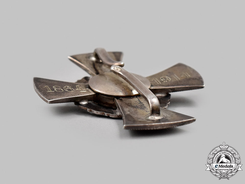 austria,_empire._an_honour_decoration_of_the_red_cross,_officer's_cross_with_war_decoration_57_m21_mnc6329