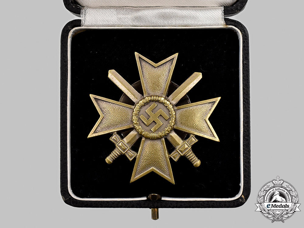 germany,_wehrmacht._a_war_merit_cross_i_class_with_swords,_with_case,_by_c.e._juncker_58_m21_mnc3014