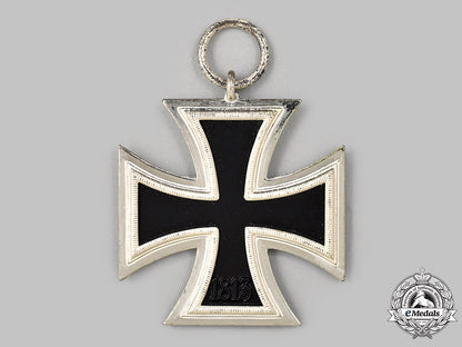 germany,_wehrmacht._a_mint1939_iron_cross_ii_class,_lug_variant_58_m21_mnc3432_1