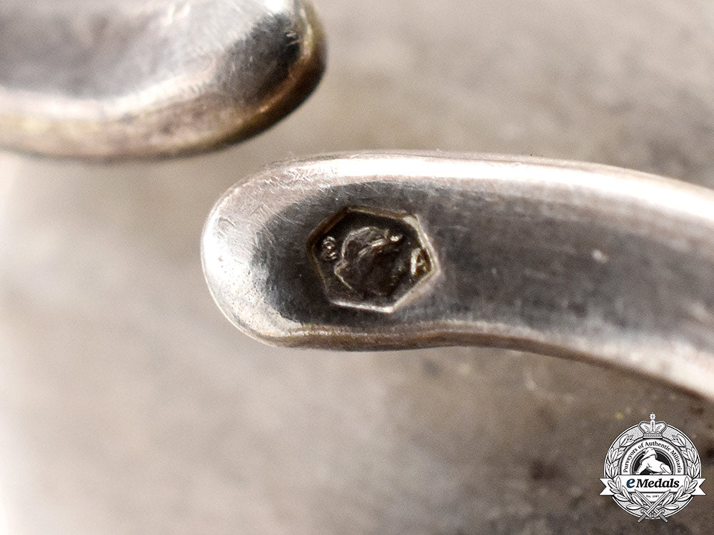 austria,_empire._an_honour_decoration_of_the_red_cross,_officer's_cross_with_war_decoration_58_m21_mnc6334