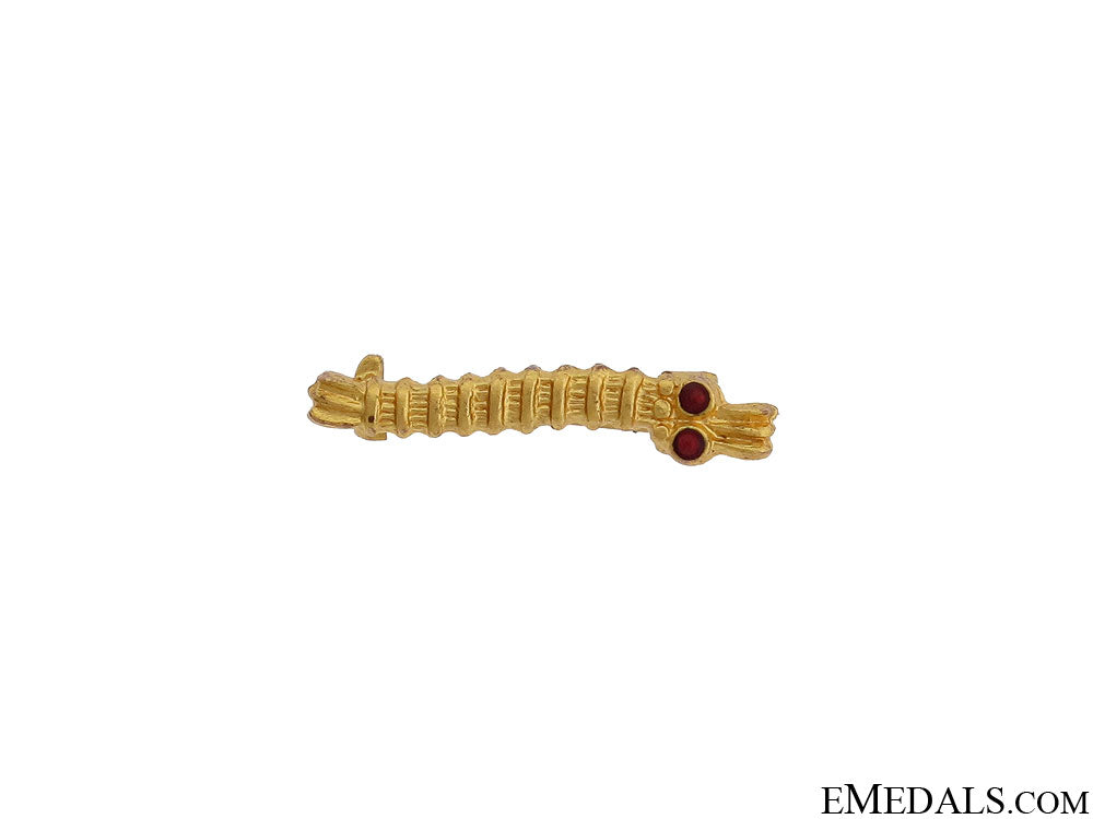 two_caterpillar_club_pins_to_sgt._watson_raf_59.jpg51c5e4a023d82