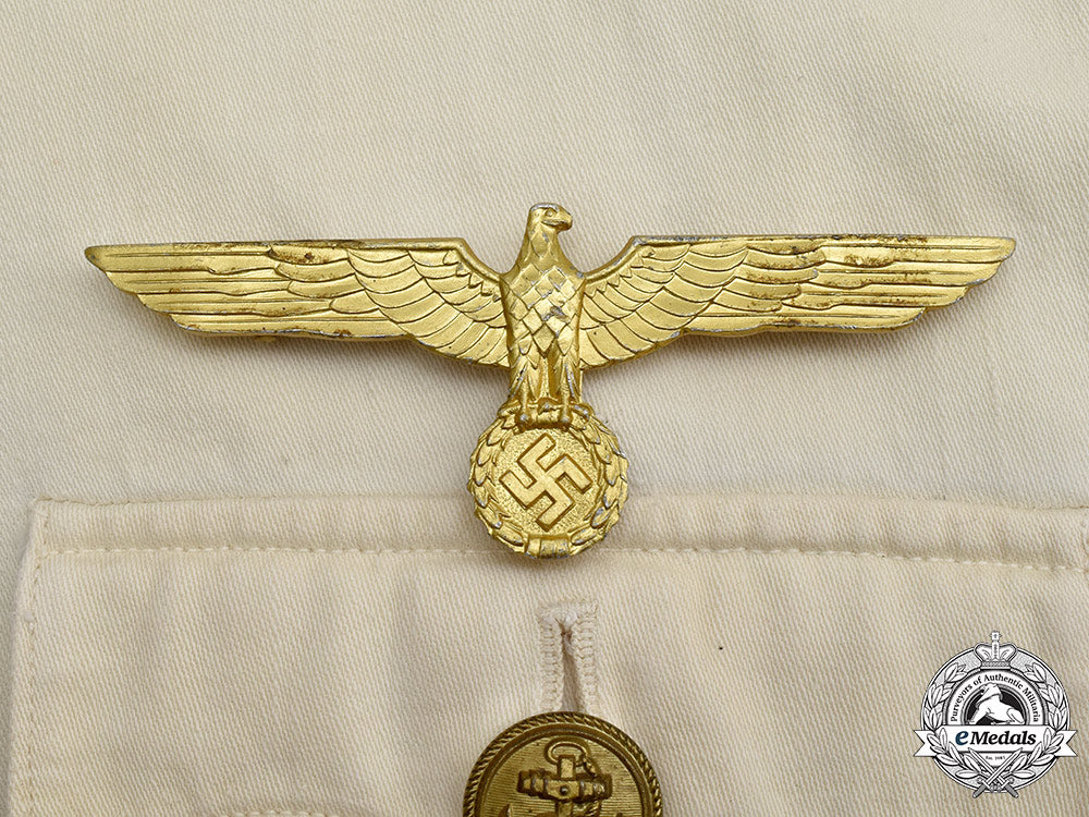 germany,_kriegsmarine._a_fregattenkapitän’s_white_service_uniform_59_m21_mnc4496