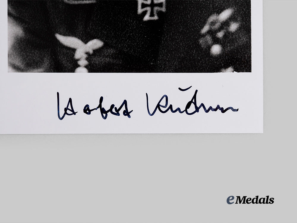 germany,_third_reich._a_lot_of_post-_war_signed_knight’s_cross_winner_photographs_e_medals__g62067_4