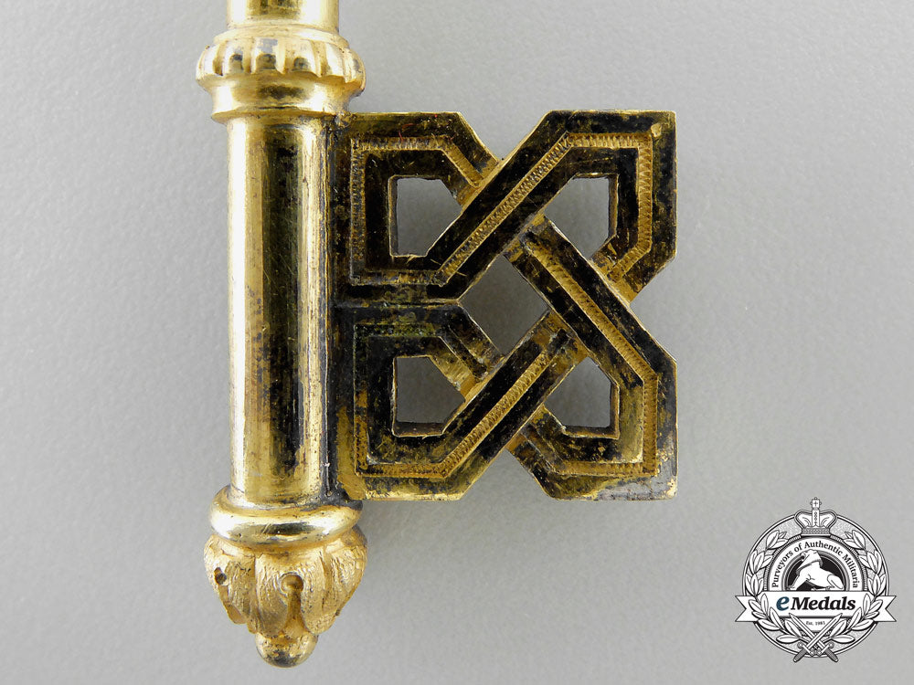 a_king_alfonso_xiii_court/_privy_chamber_key,_cased_5_1