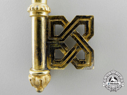 a_king_alfonso_xiii_court/_privy_chamber_key,_cased_5_1
