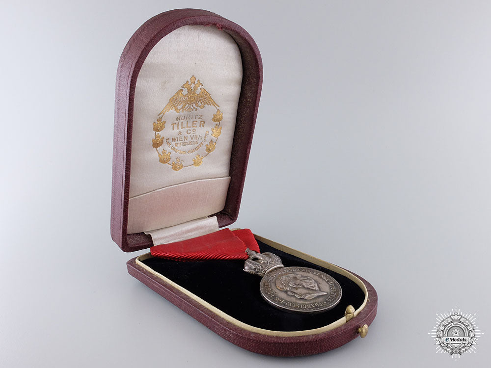 an_austrian_silver_signum_laudis_with_case_by_ruw_5.jpg547a15123f677