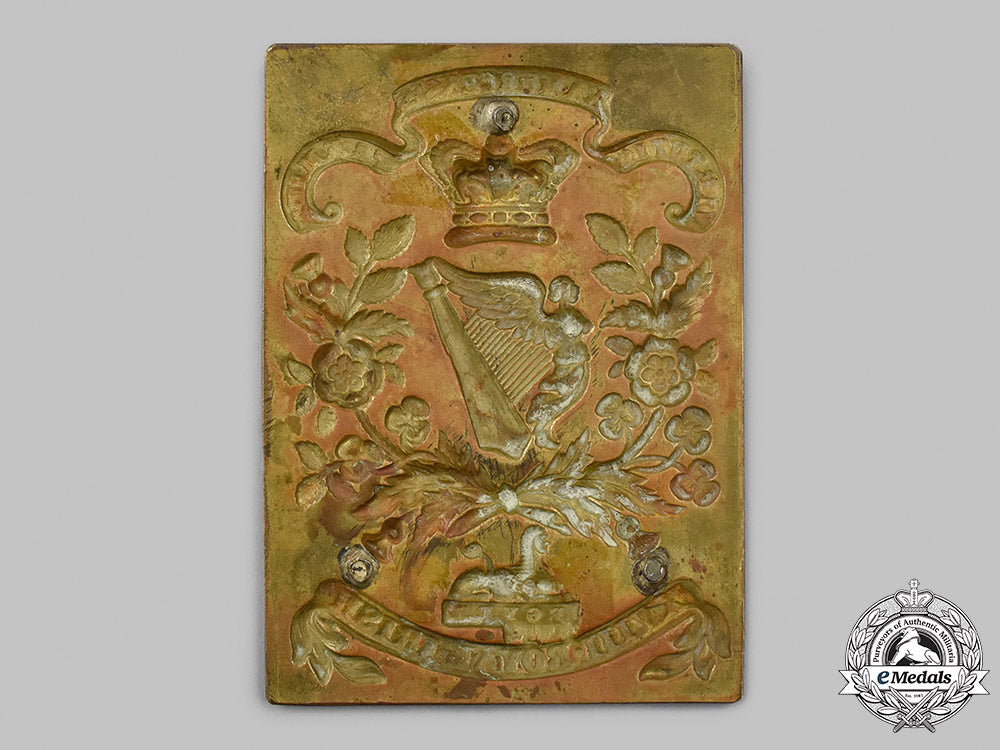 united_kingdom._an18_th(_the_royal_irish)_regiment_of_foot_shoulder_belt_plate,_c.1885_61_m21_mnc2379