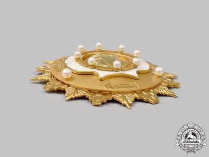 bahrain,_kingdom._an_order_of_sheikh_isa_ibn_salman_al_khalifa,_exceptional_collar_and_collar_badge,_c.1999_61_m21_mnc6012_1