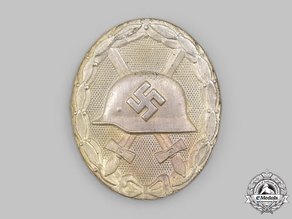 germany,_wehrmacht._a_silver_grade_wound_badge,_by_hermann_wernstein_62_m21_mnc3154_1_1