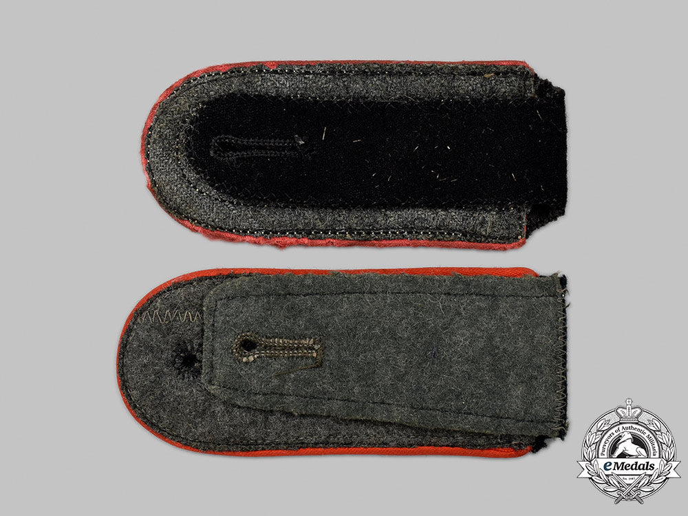 germany,_ss._a_pair_of_waffen-_ss_shoulder_straps_for_enlisted_ranks_64_m21_mnc1395_1