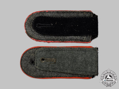 germany,_ss._a_pair_of_waffen-_ss_shoulder_straps_for_enlisted_ranks_64_m21_mnc1395_1