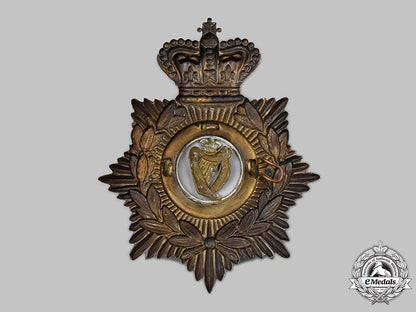 united_kingdom._an18_th(_the_royal_irish)_regiment_of_foot_helmet_plate,_c.1885_64_m21_mnc2382_1