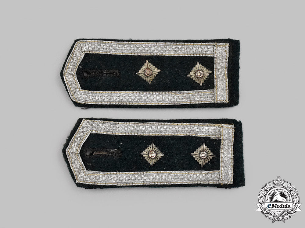 germany,_heer._a_mixed_lot_of_uniform_insignia_64_m21_mnc6651_1_1